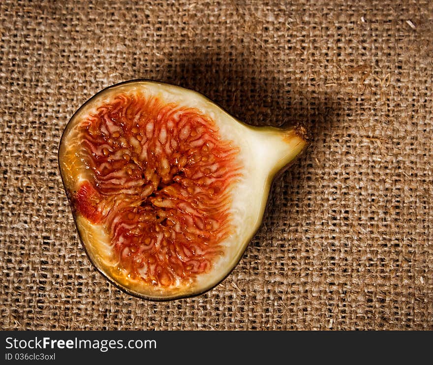 Ripe figson on hessian background