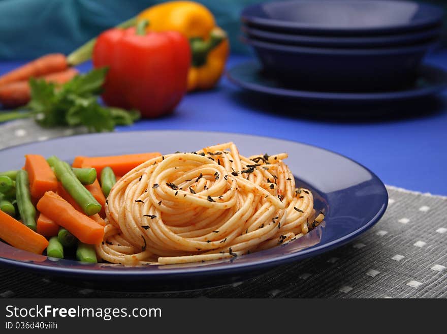 Cooked spaghetti and the vegetables kept in the plate. Cooked spaghetti and the vegetables kept in the plate.