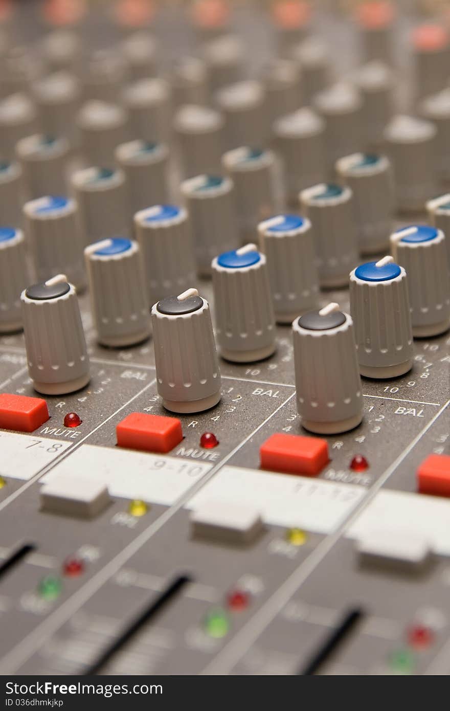 Studio sound mixer details