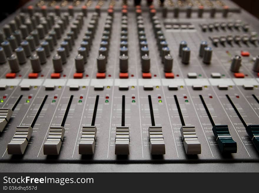 Studio Sound Mixer Details