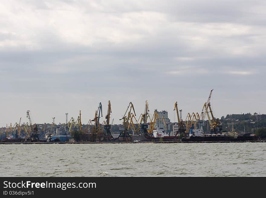 Harbor With Level-luffing Cranes