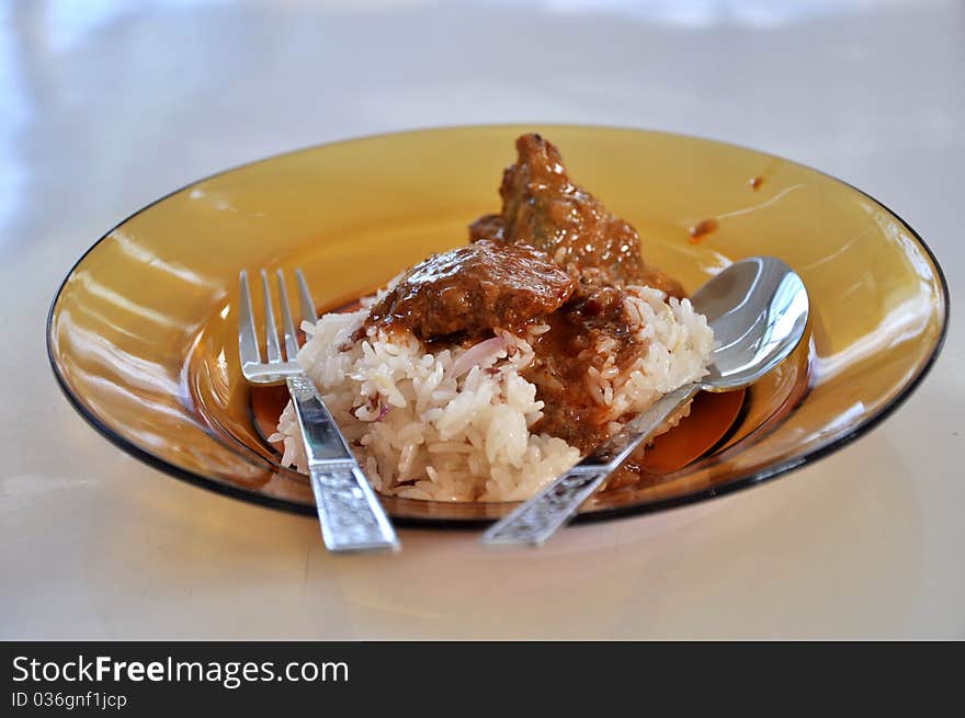 A bowl of beef rice