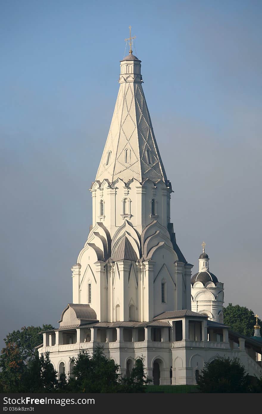 In 16th century Kolomenskoye village became favorite vacation spot of the Moscow grand princes. The earliest extant structure is the exceptional Ascension church (1532), built in white stone. Recognizing its outstanding value for humanity, UNESCO decided to inscribe the church on the World Heritage List in 1994. In 16th century Kolomenskoye village became favorite vacation spot of the Moscow grand princes. The earliest extant structure is the exceptional Ascension church (1532), built in white stone. Recognizing its outstanding value for humanity, UNESCO decided to inscribe the church on the World Heritage List in 1994.