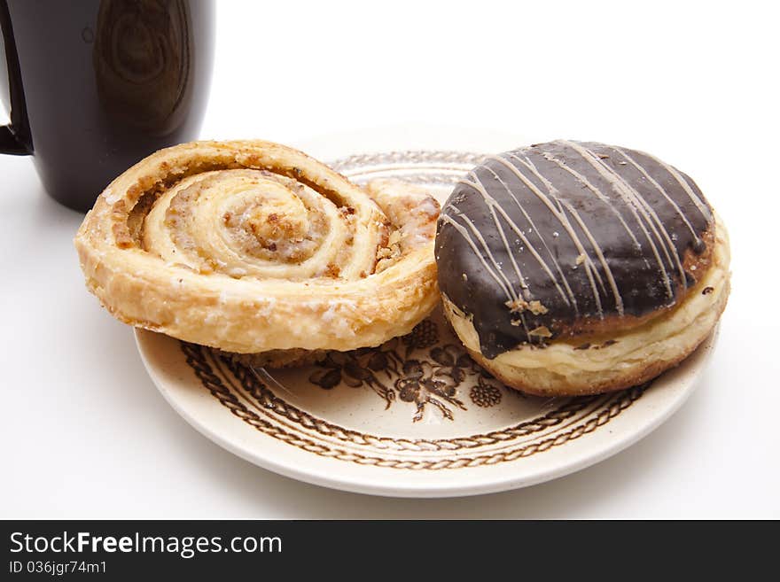 Pastry onto plates with cup