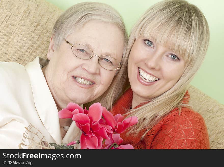 The dame with the adult daughter. The dame with the adult daughter