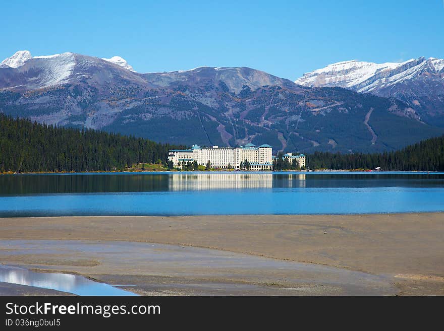 Picture of the lake Louise and the hotel - Canadian rockies. Picture of the lake Louise and the hotel - Canadian rockies