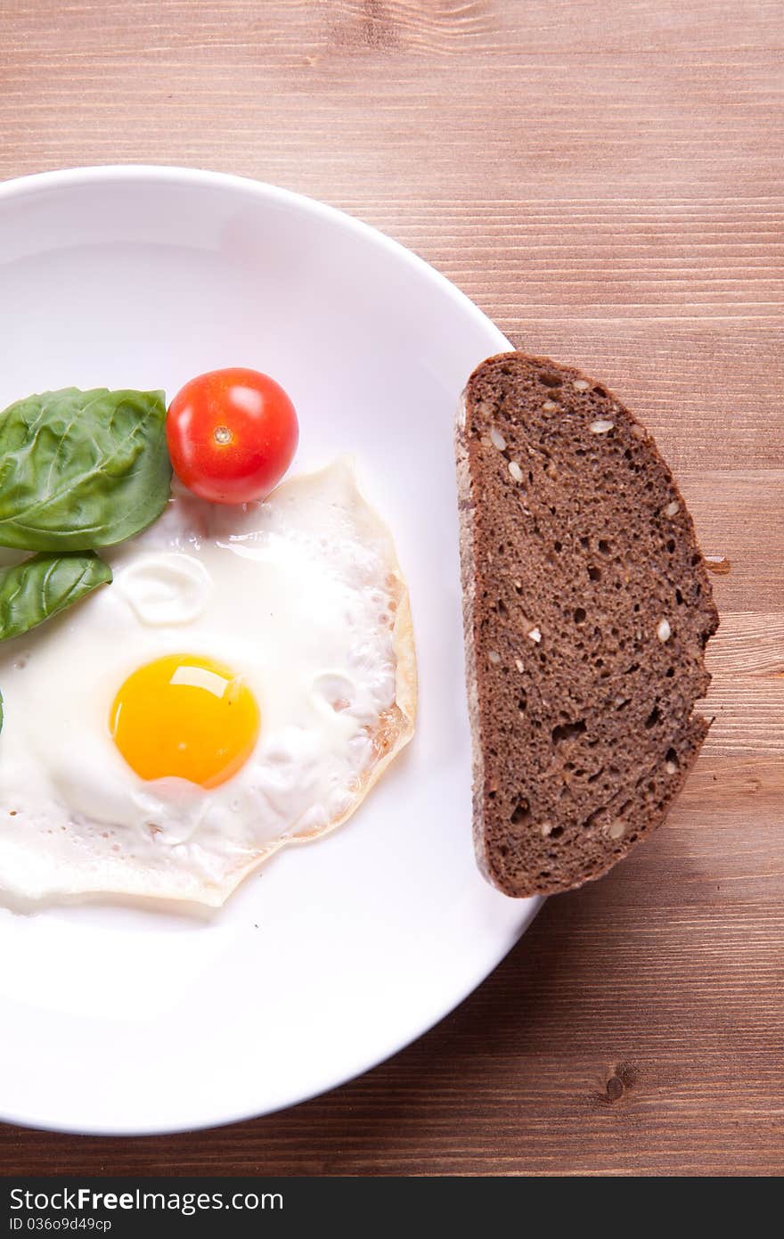 Fried Egg With Tomato