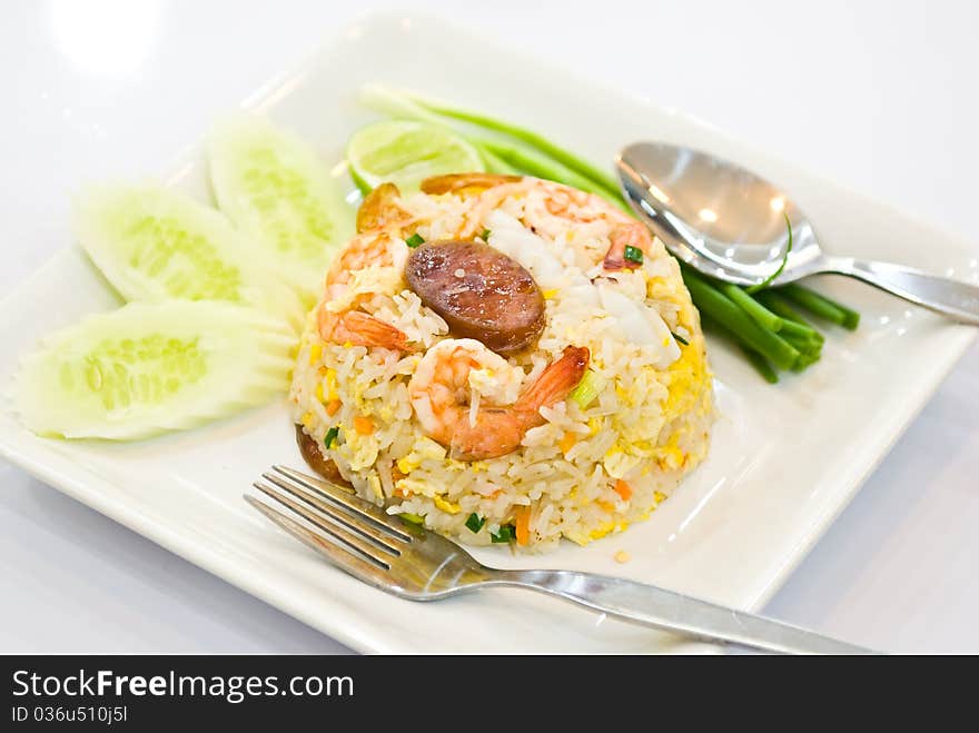 Fried rice with shrimp and vegetable