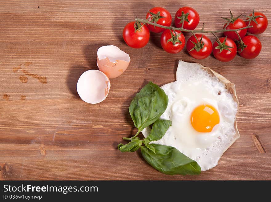 Fried egg with tomato