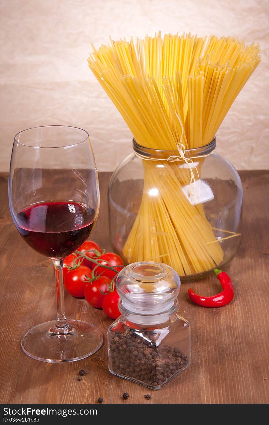 Pasta, tomato, pepper and glass of red wine