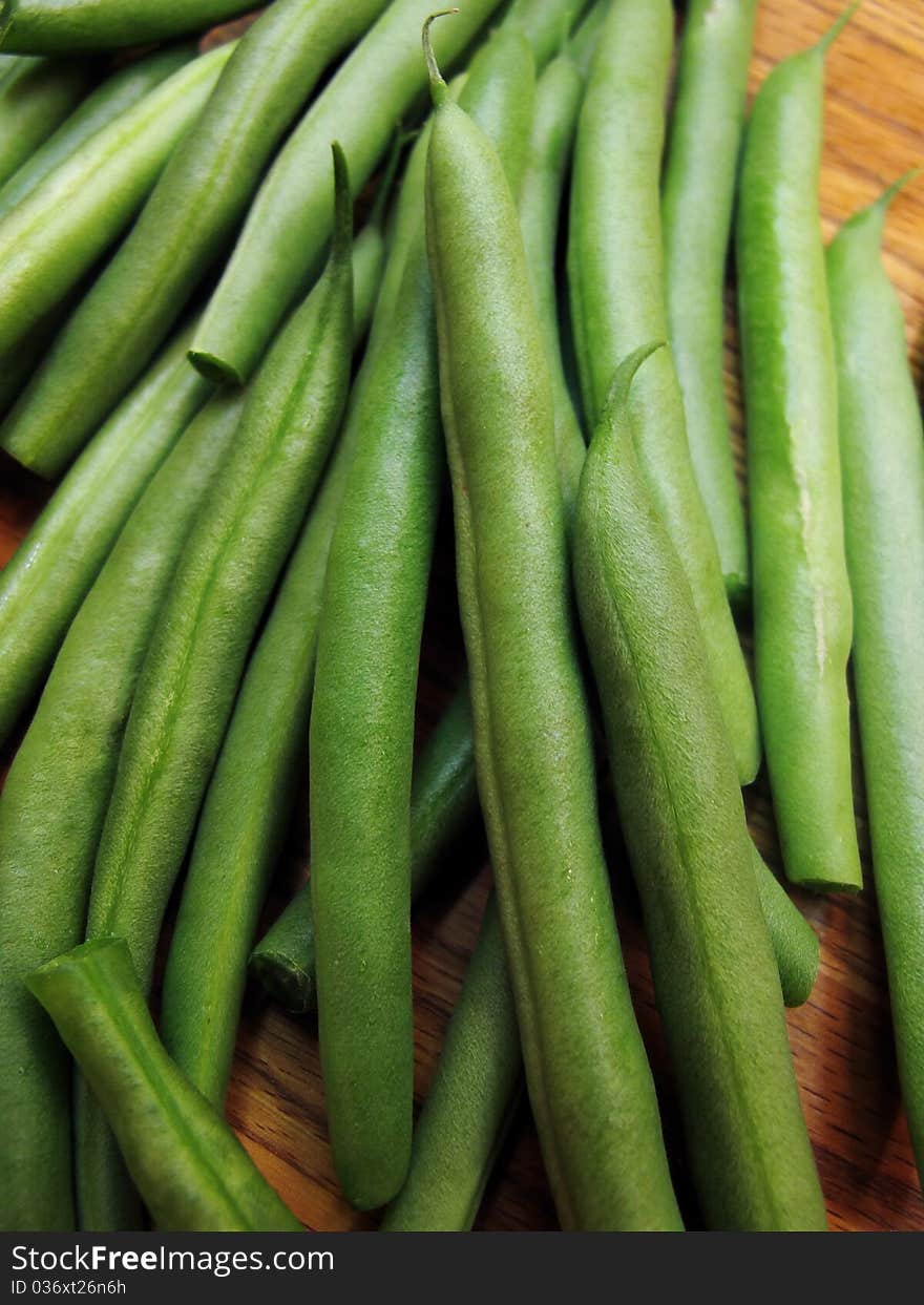 Uncooked green beans on the table