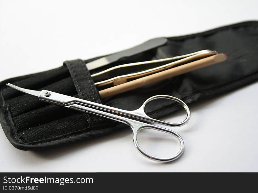 A black pouch containing scissors, nail file and tweezors. A black pouch containing scissors, nail file and tweezors