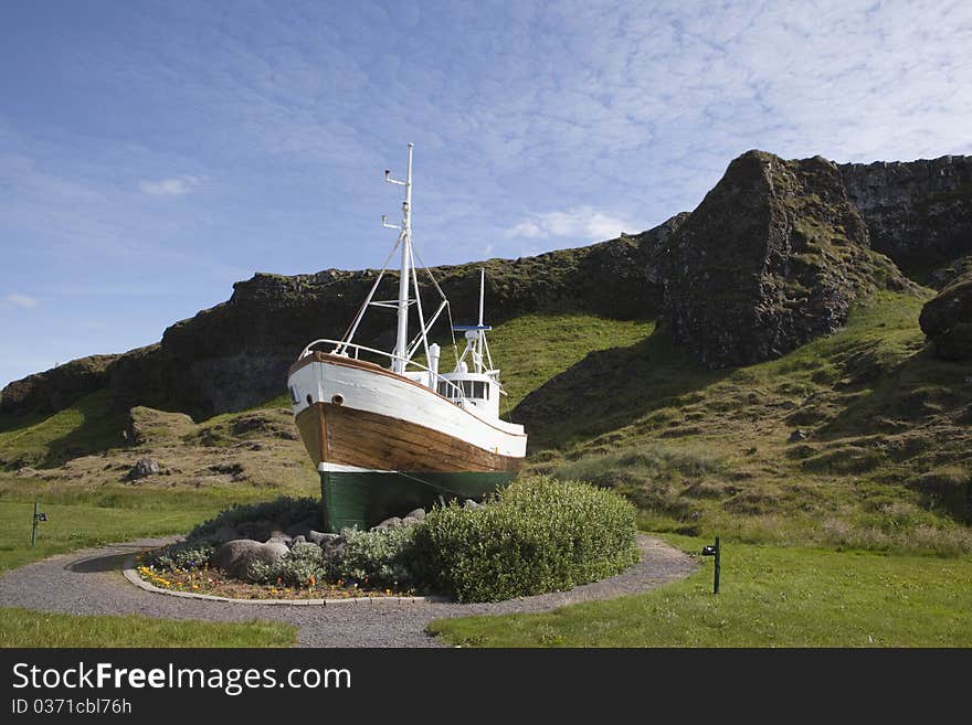 Beautiful Picture Of Fishing Boat Tindur