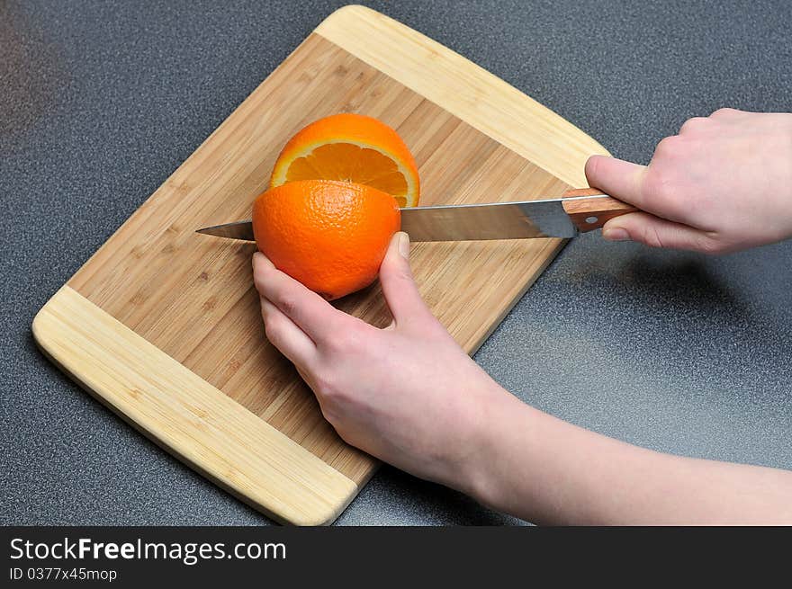 Slicing orange