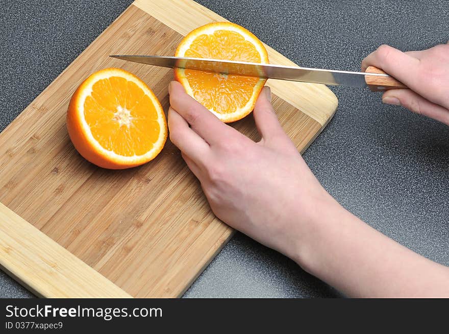 Slicing orange