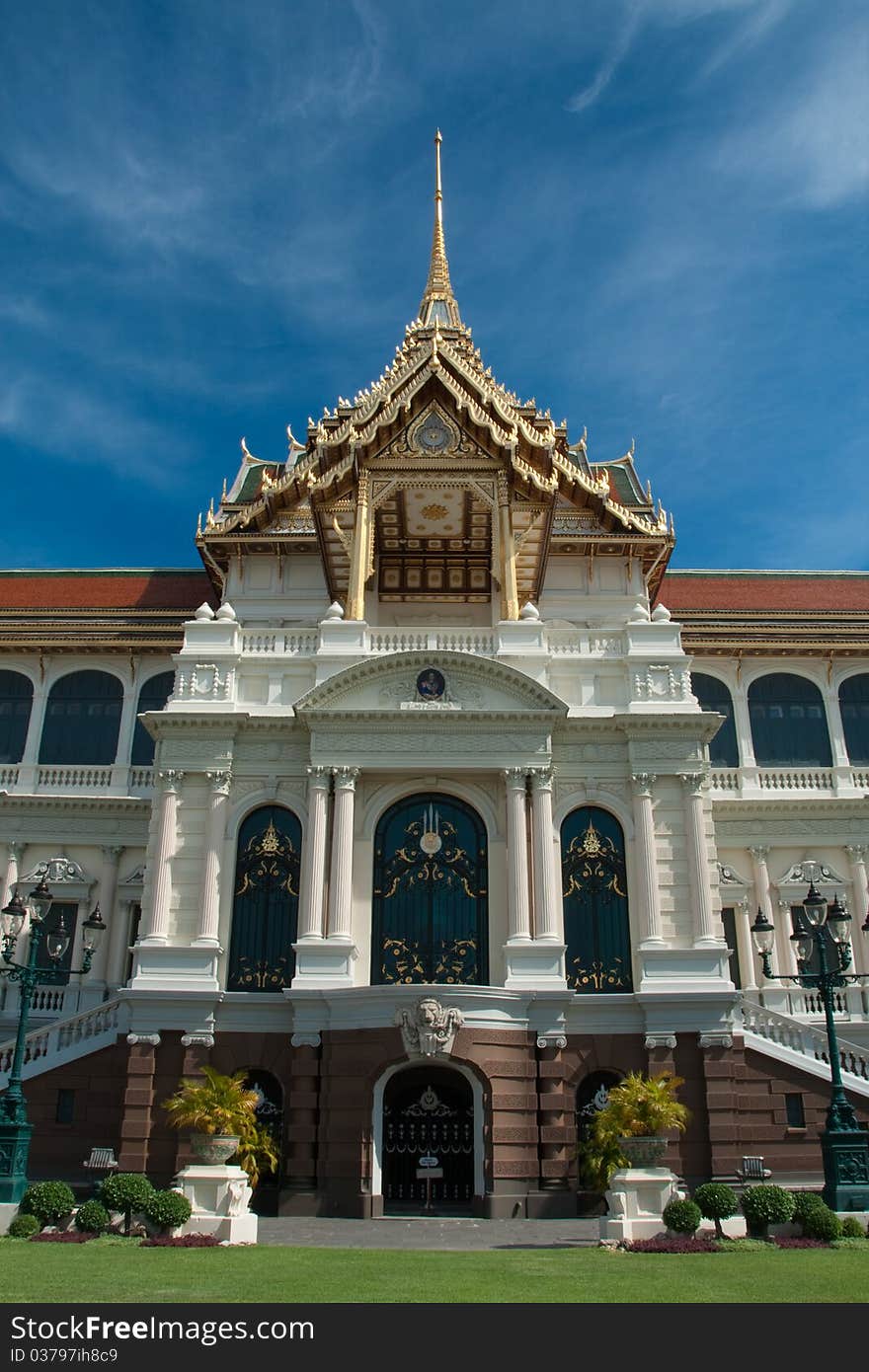 Chaki Mahaprasart, at wat prakeaw (vertical), Bangkok, Thailand. Chaki Mahaprasart, at wat prakeaw (vertical), Bangkok, Thailand