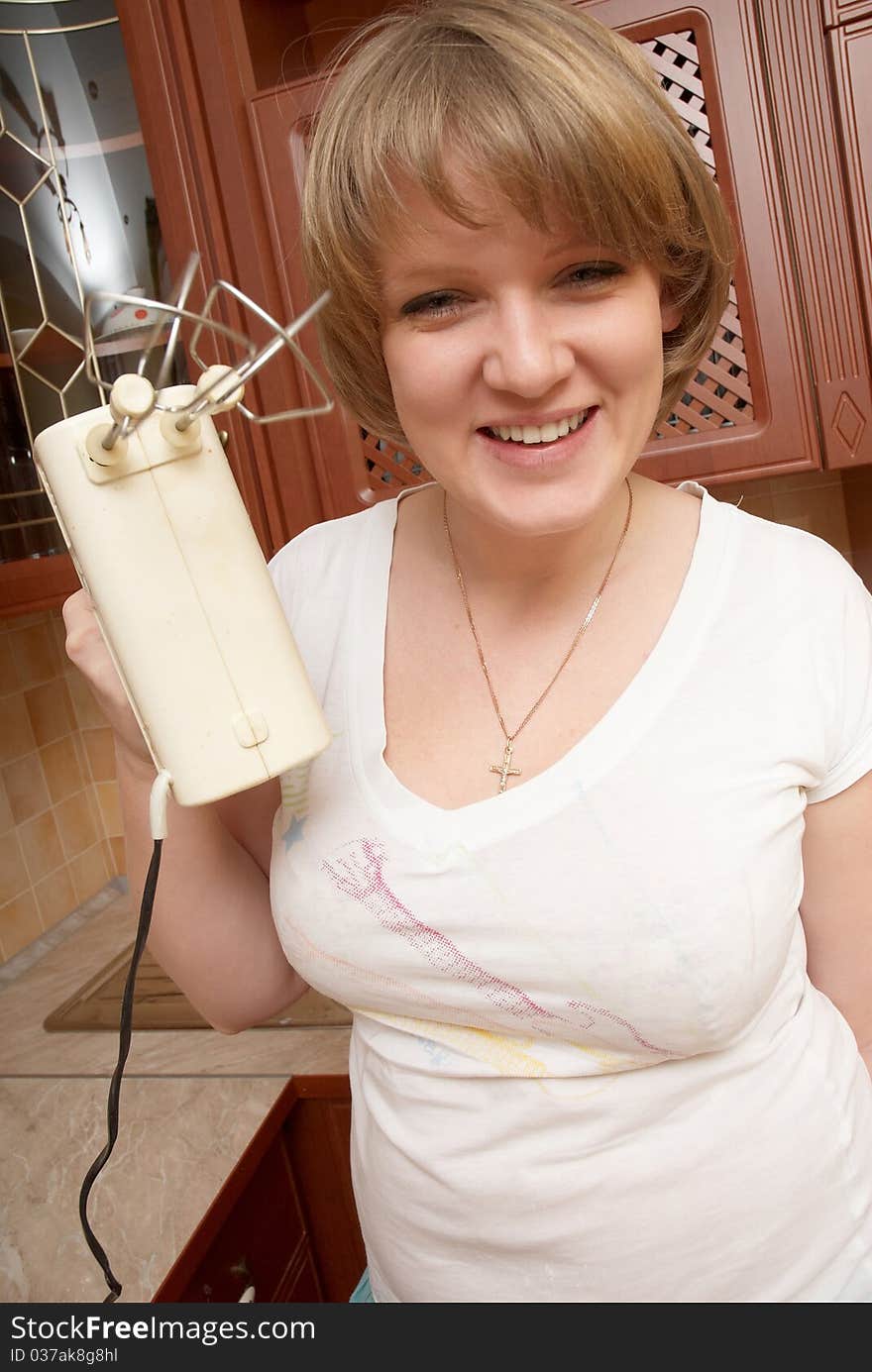 A pretty girl preparing pancakes