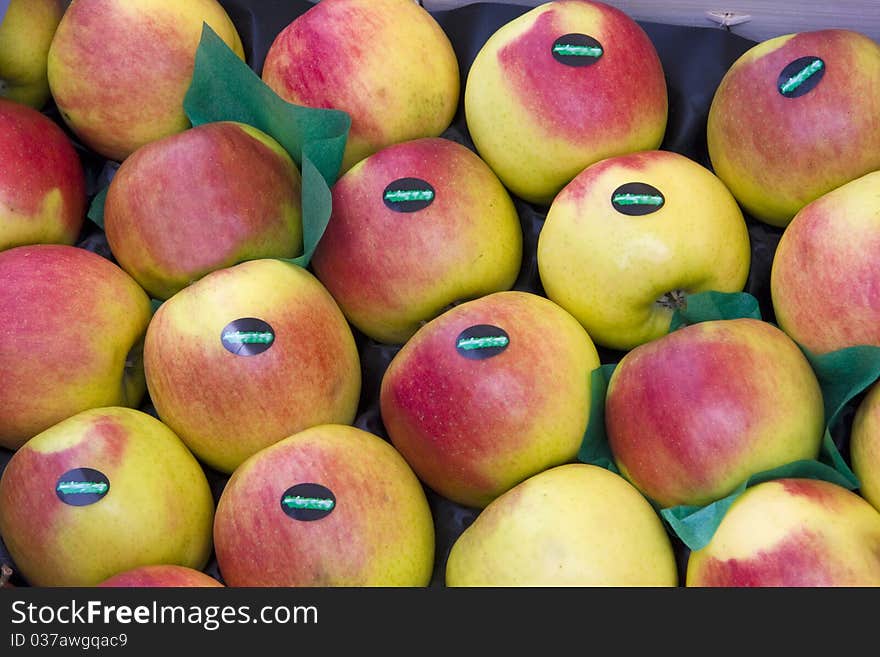 Apples lined up and ready for sale in the market