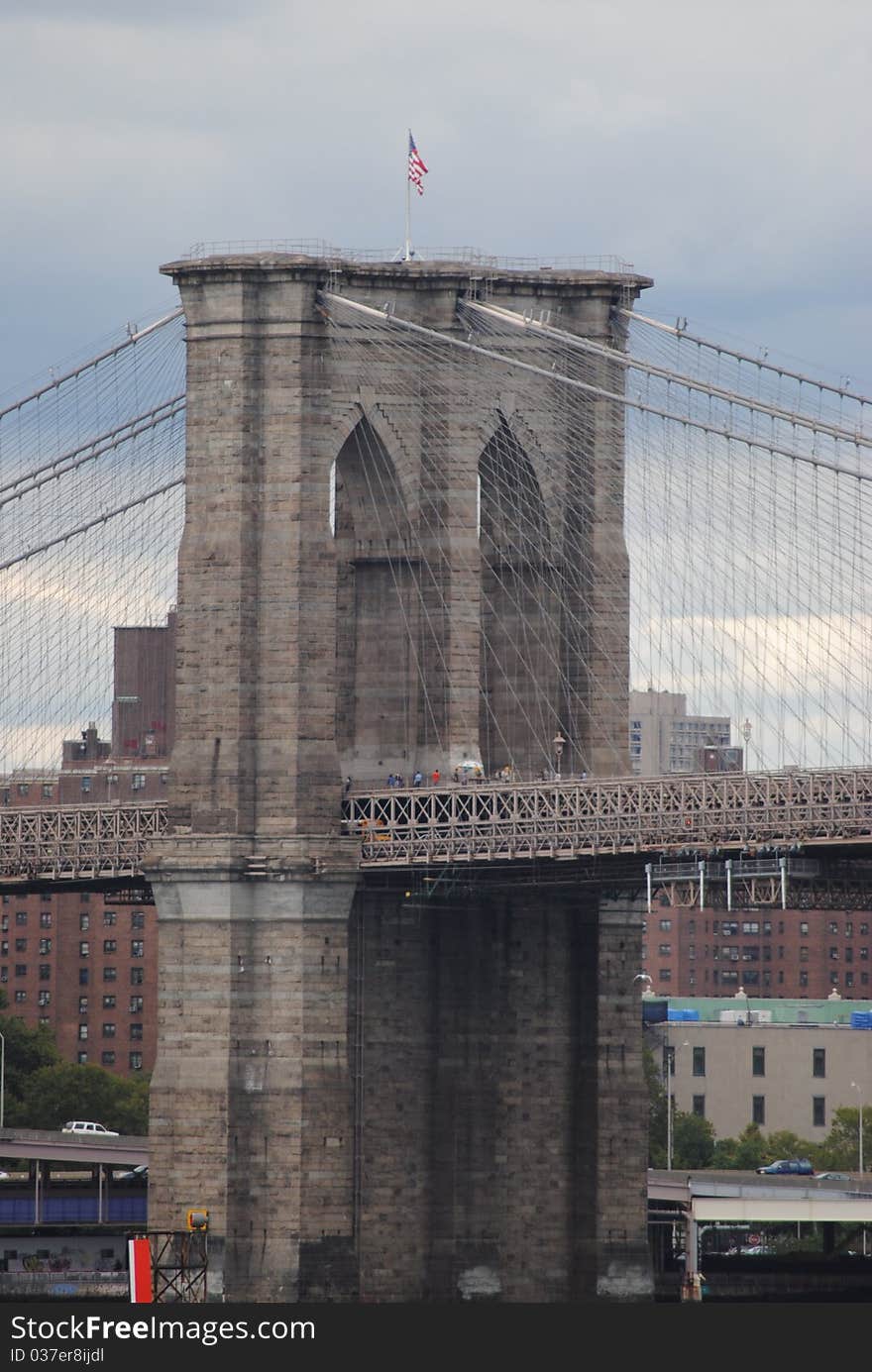 A side shot of the Brooklyn Bridge, late afternoon