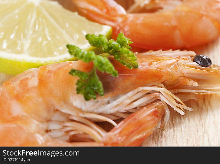 Shrimps with parsley and lemon