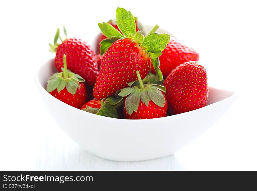 Fresh strawberries in bowl