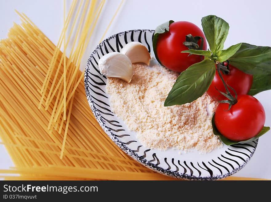 Spaghetti and tomatoes