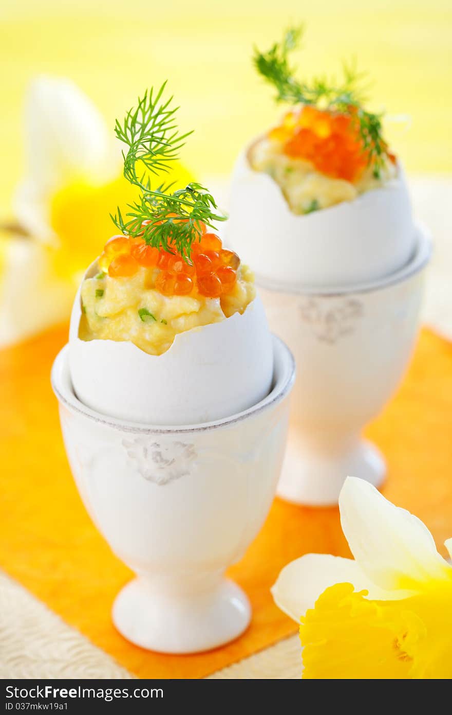 Scrambled egg with chives and red caviar