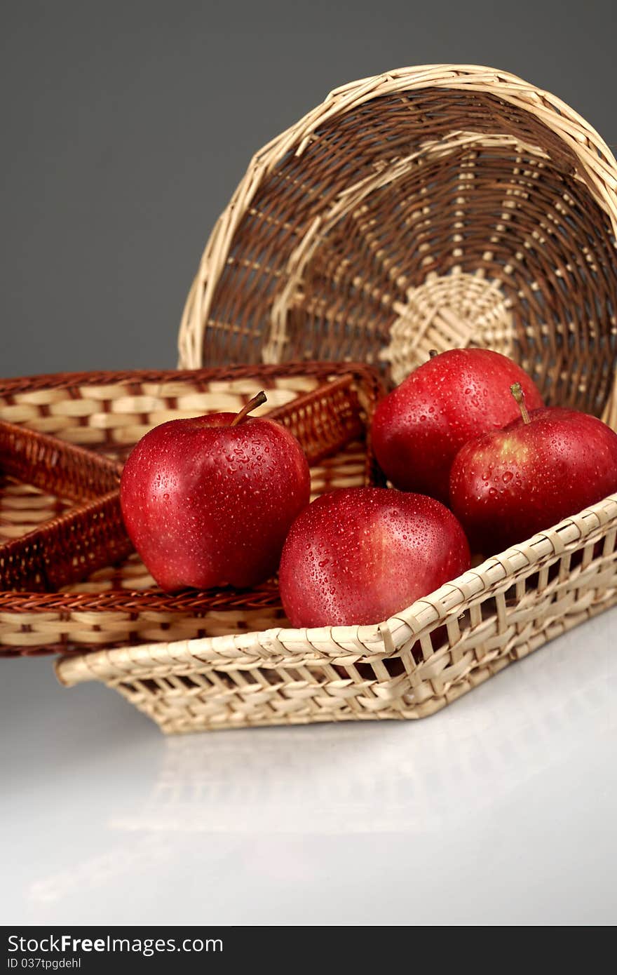 Red apples in the basket for breakfast