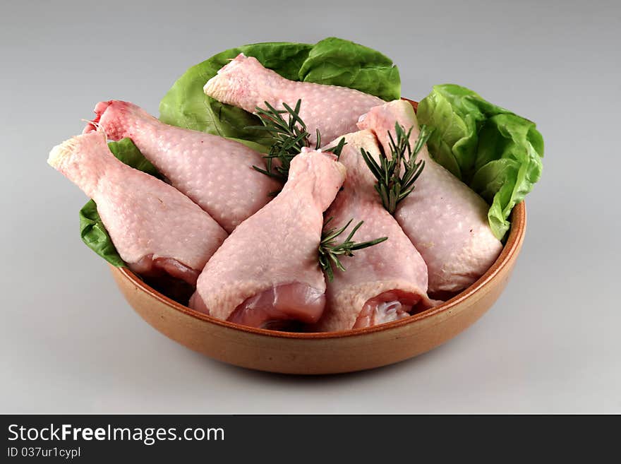 Legs of chicken with salad in the ceramic dish