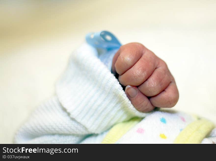 Hand of a newborn baby