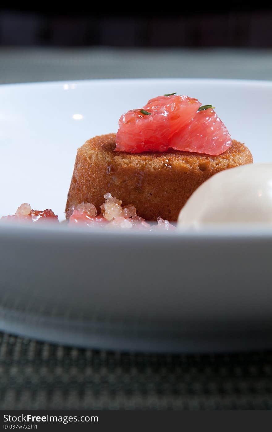 Brown sugar cake with fresh grapefruit