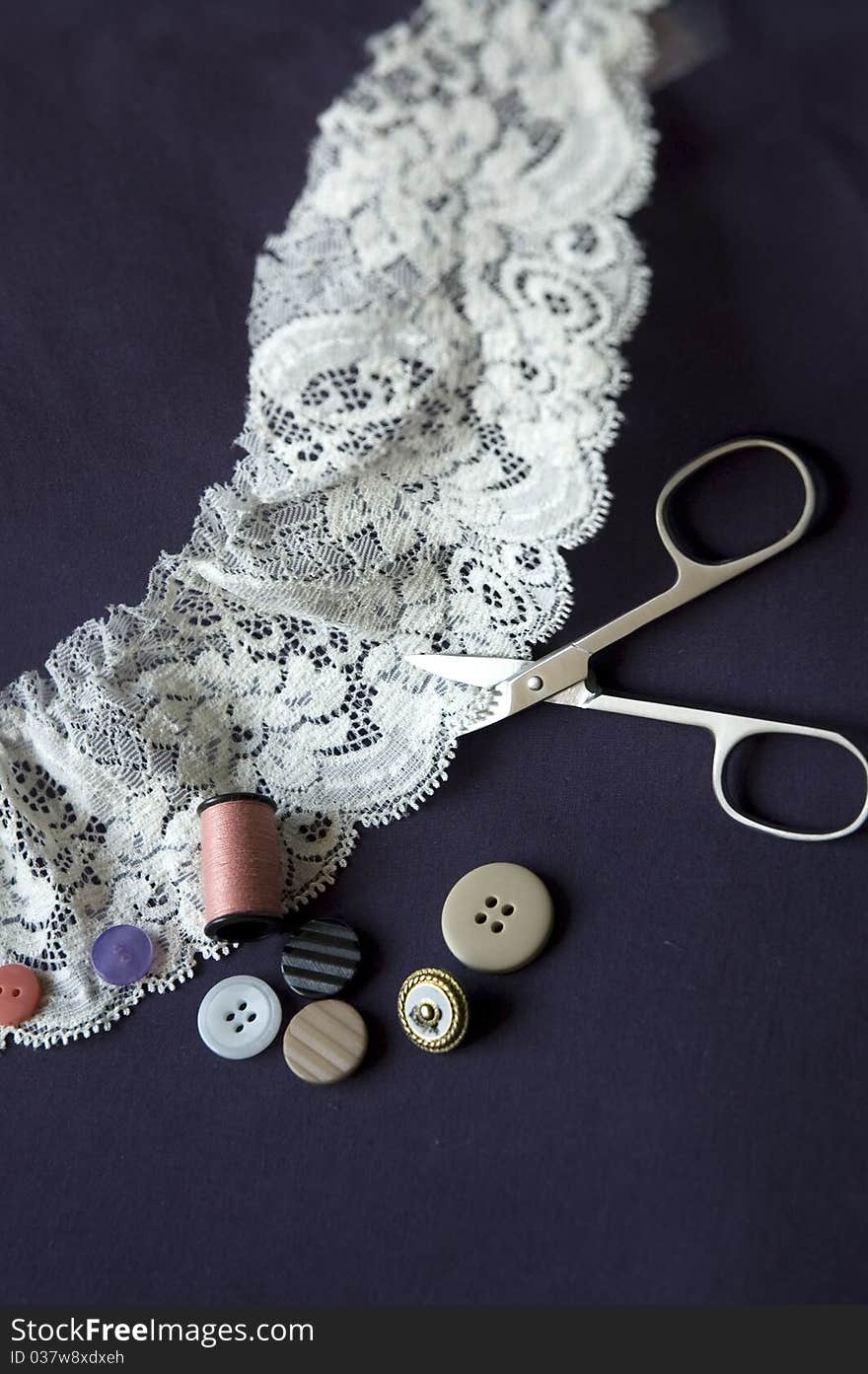 Sewing kit with lace