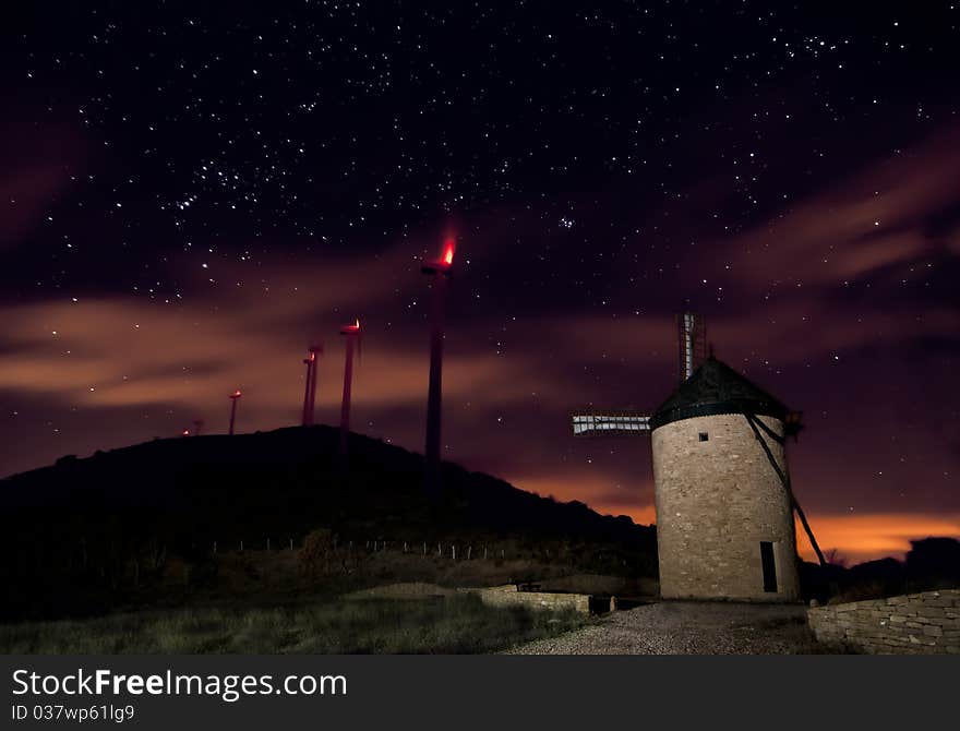 Moulin at night