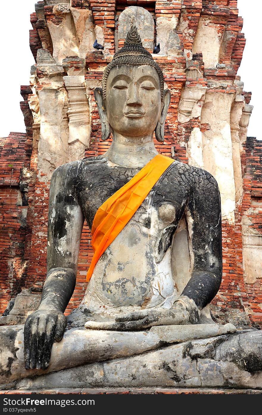 Ruin buddha sitting in the ruin temple wat mahathat ayutthaya thailand. Ruin buddha sitting in the ruin temple wat mahathat ayutthaya thailand