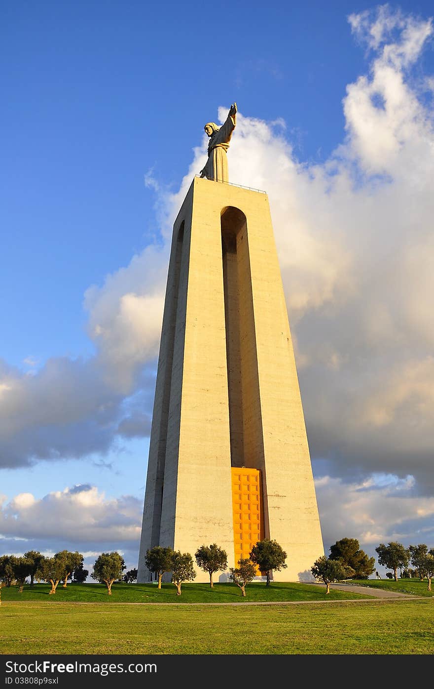 Statue of Jesus Christ in the city of Lisbon, on the shore of Tezo