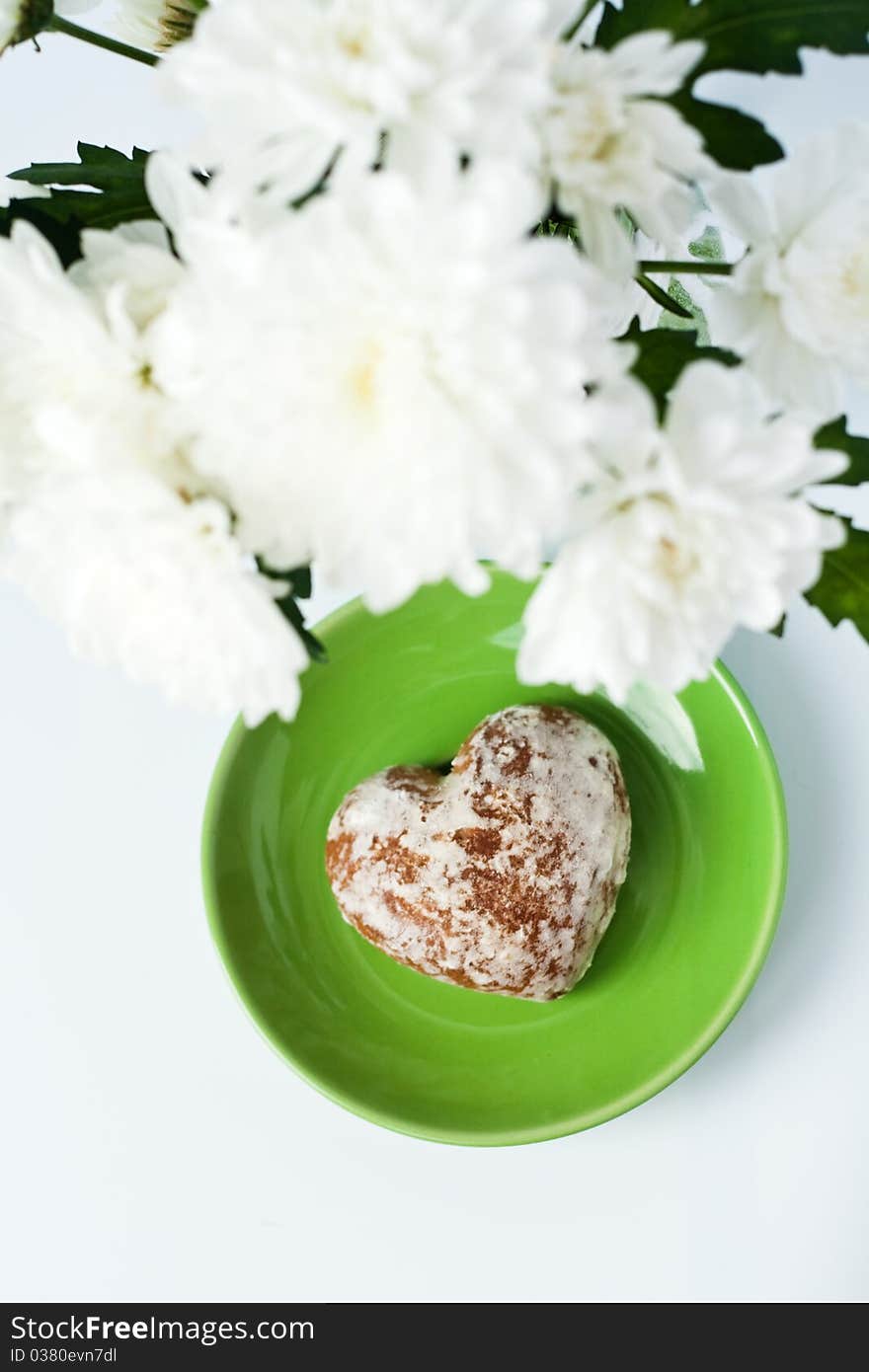 Cookies on a green plate