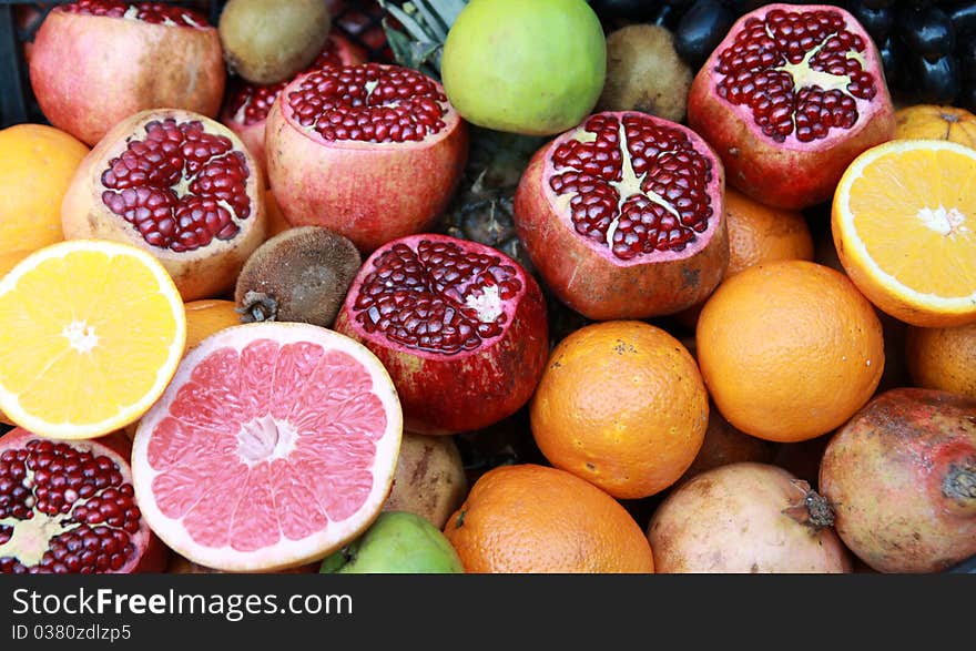 A view of some fruits in the market.