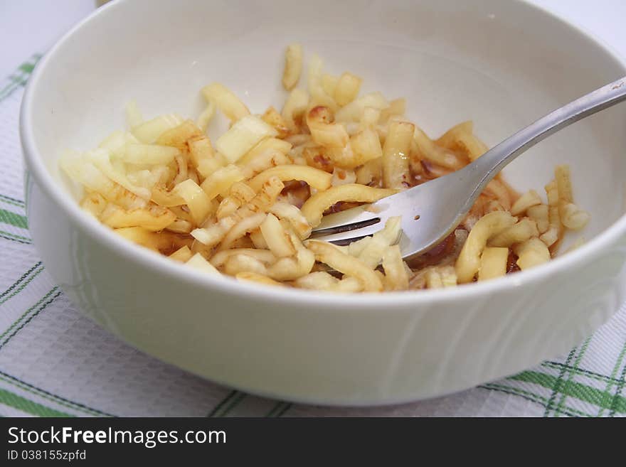 A fresh salad of paprika with oil and vinegar