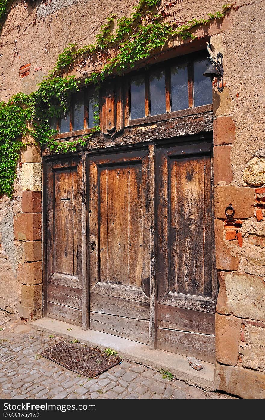 An old door to go in a characteristic country house