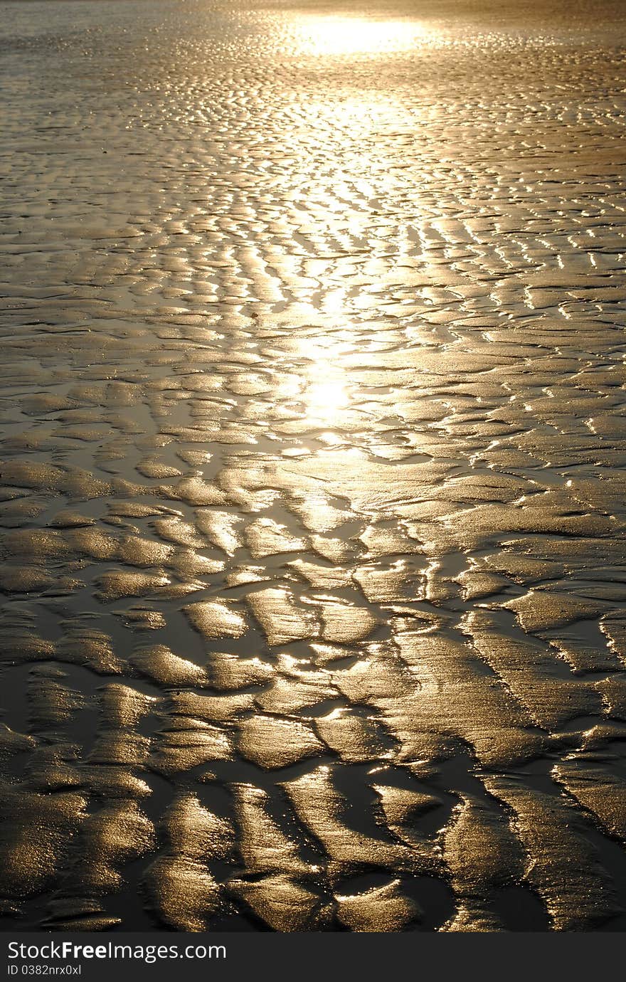 There are a sunrise and a ebb on a beach. It's the texture of sand. There are a sunrise and a ebb on a beach. It's the texture of sand.