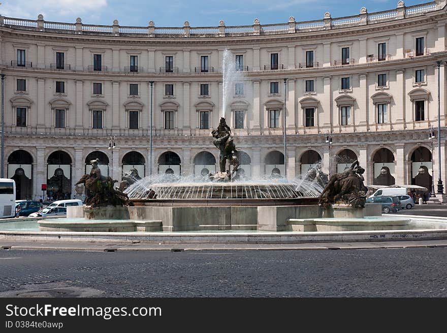 View at the famous Fountain of the Naiads in Rome, Italн