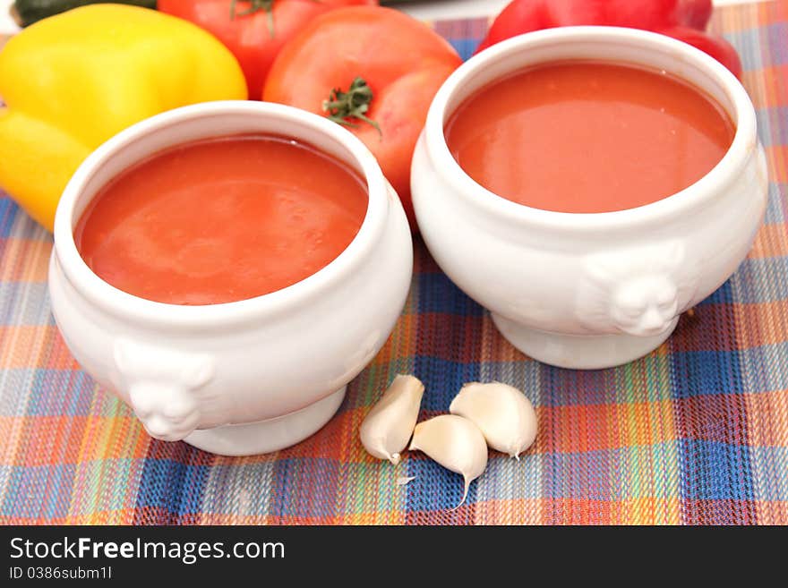 Fresh soup of tomatoes in a bowl