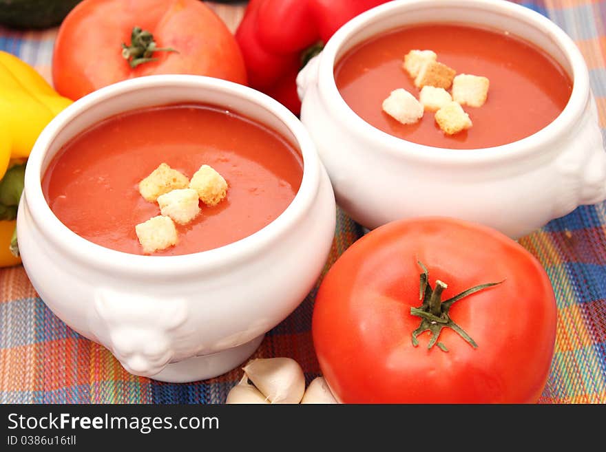 Fresh soup of tomatoes in a bowl