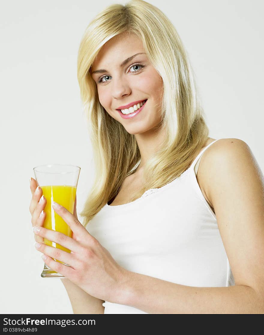 Portrait of smiling young woman with a glass of juice