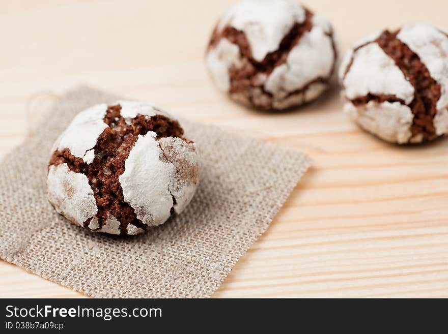 Chocolate crinkles