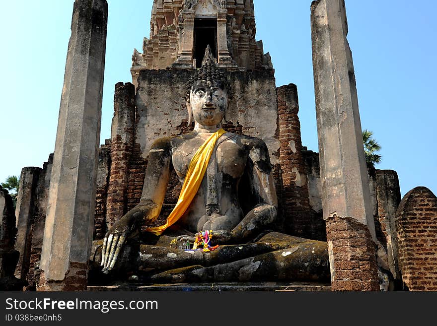 Wat Prasrirattanamahatad was built in 15 century.  It is located in Northen part of Thailand. Wat Prasrirattanamahatad was built in 15 century.  It is located in Northen part of Thailand.