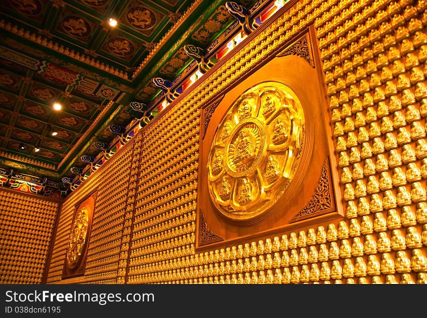 Buddha temple wall in Wat-Leng-Noei-Yi2