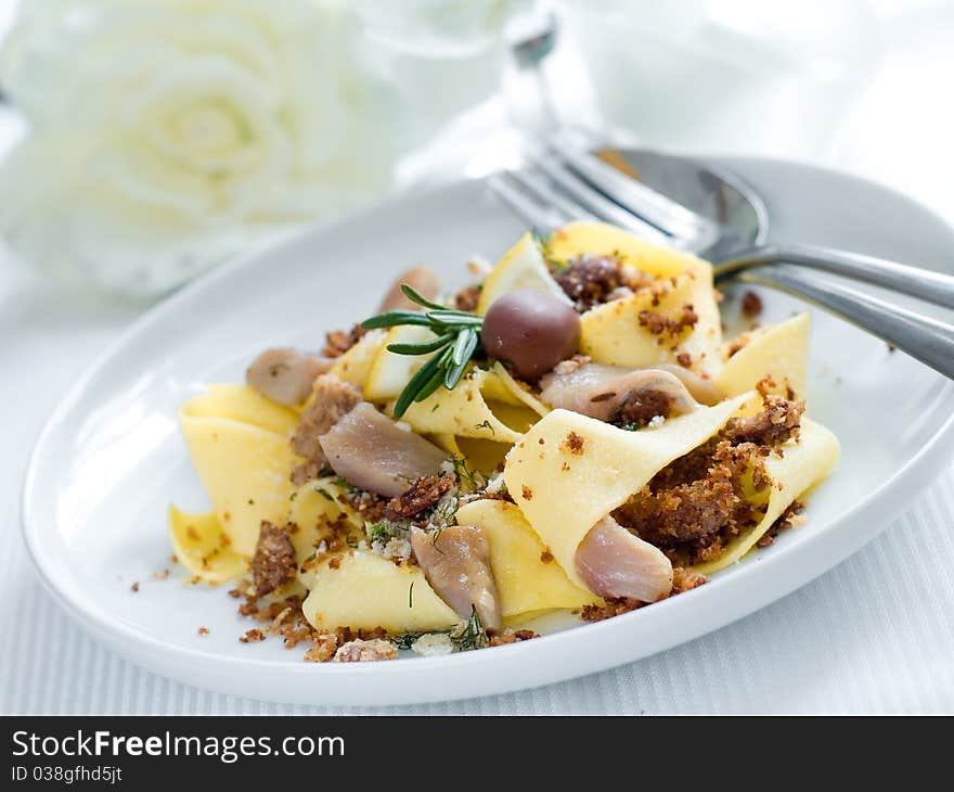 Pasta with tuna and lemon for dinner