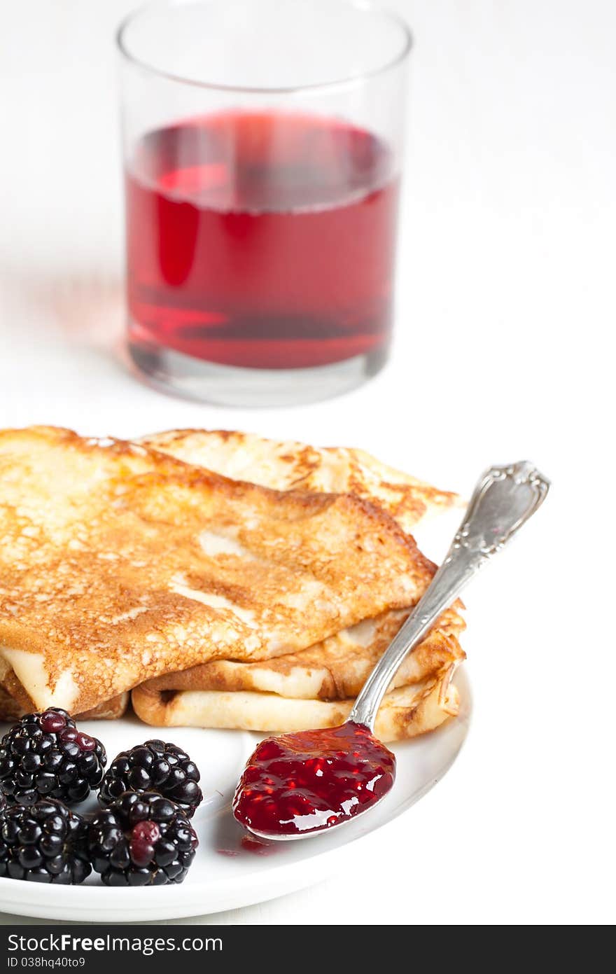 Pancakes and blackberries