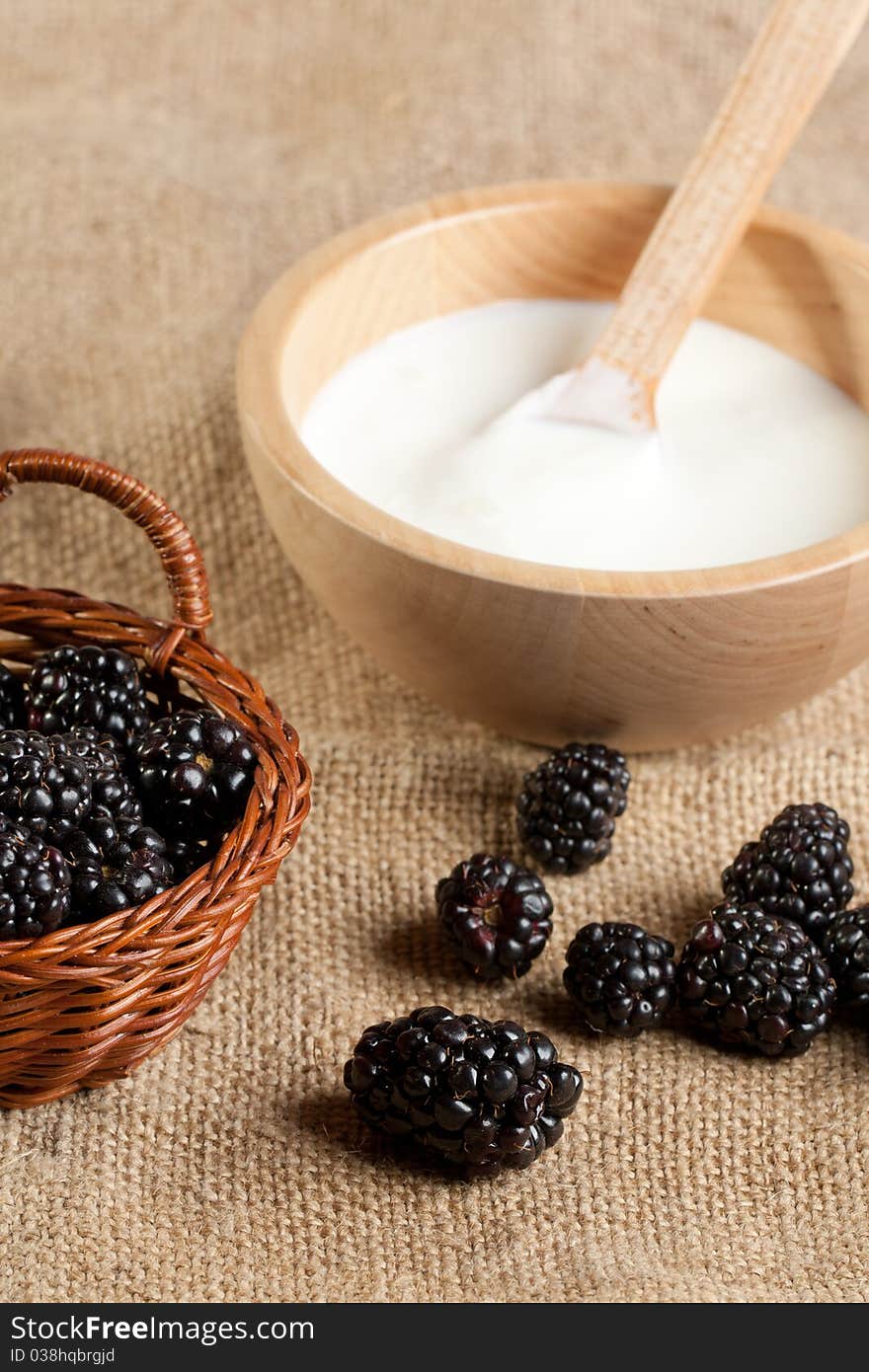 Yogurt with blackpberries